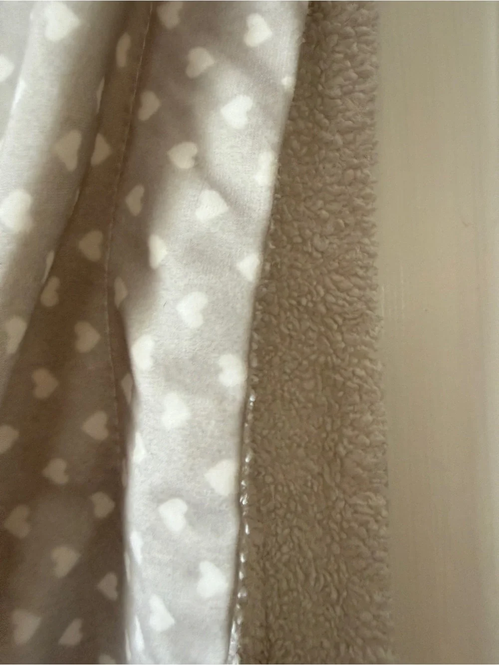 Light gray Heart-Print throw blanket